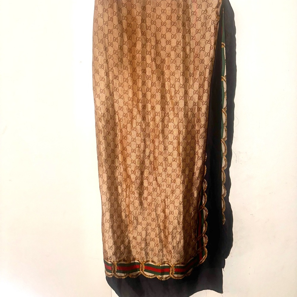 Gucci Beige and Black Scarf